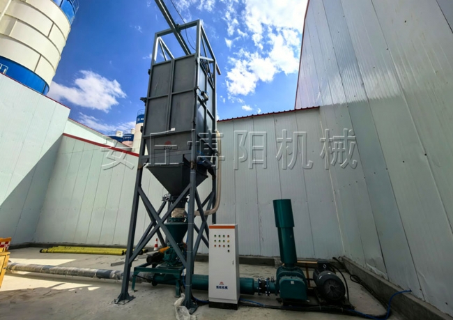 水泥噸袋拆包機的優(yōu)勢有哪些？