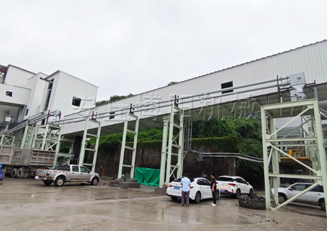 純堿管鏈輸送機現(xiàn)場、山東管鏈?zhǔn)教嵘O(shè)備廠家